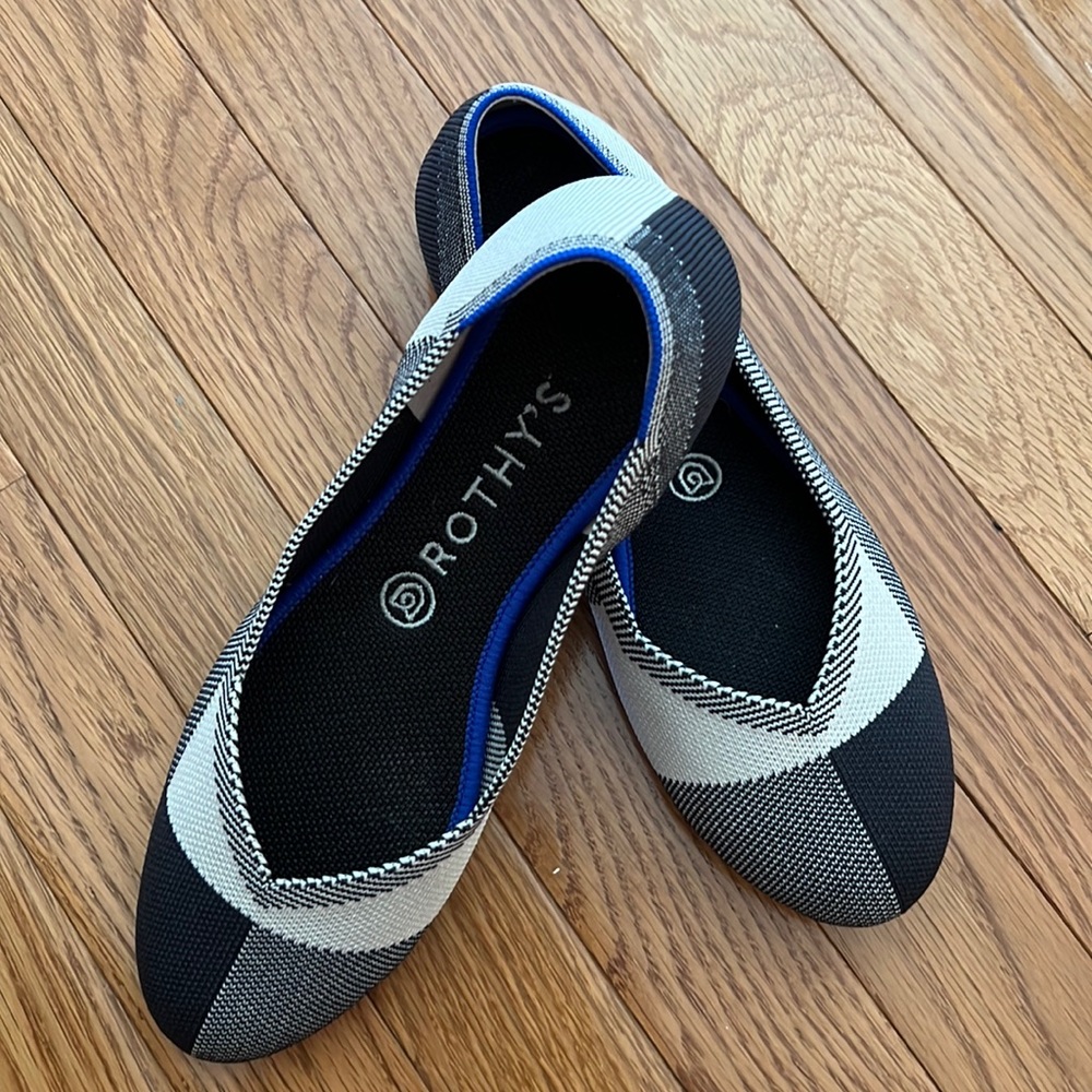 Rothy’s the flat in black captoe sz 8.5